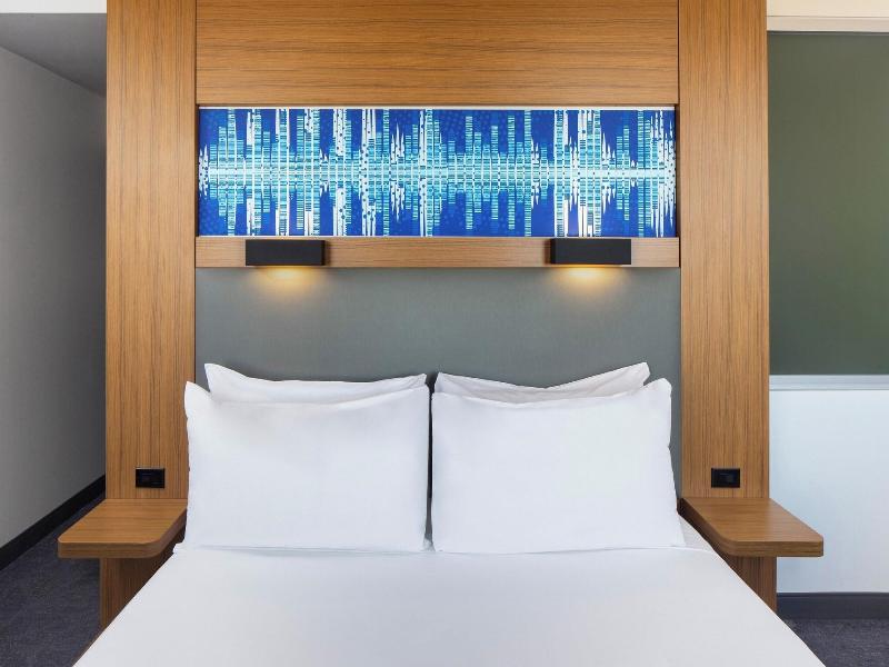 Aloft Tempe image