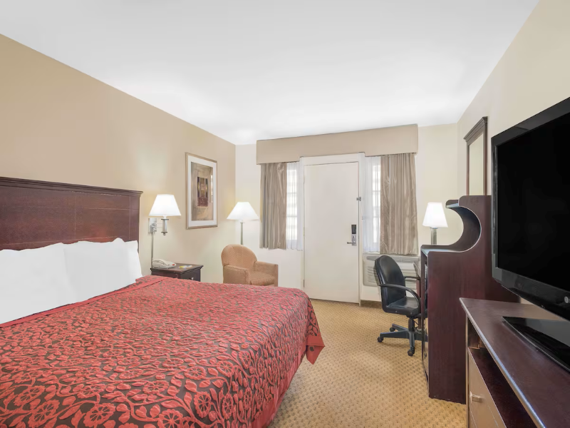 Days Inn By Wyndham Springfield/Phil.Intl Airport image