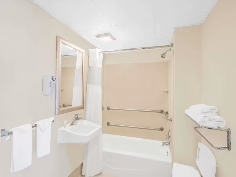 Days Inn By Wyndham Springfield/Phil.Intl Airport image
