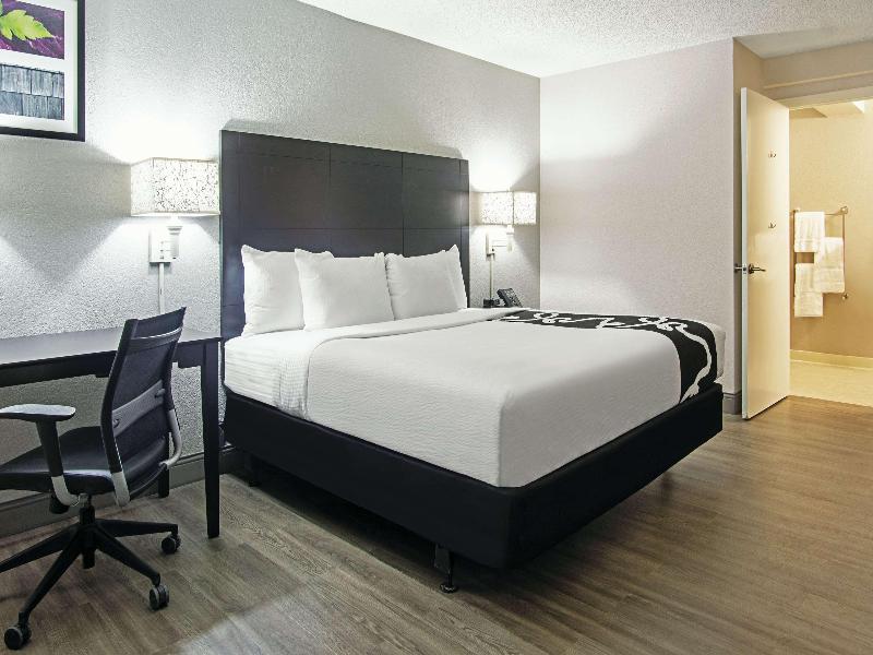 La Quinta Inn West Palm Turnpike image