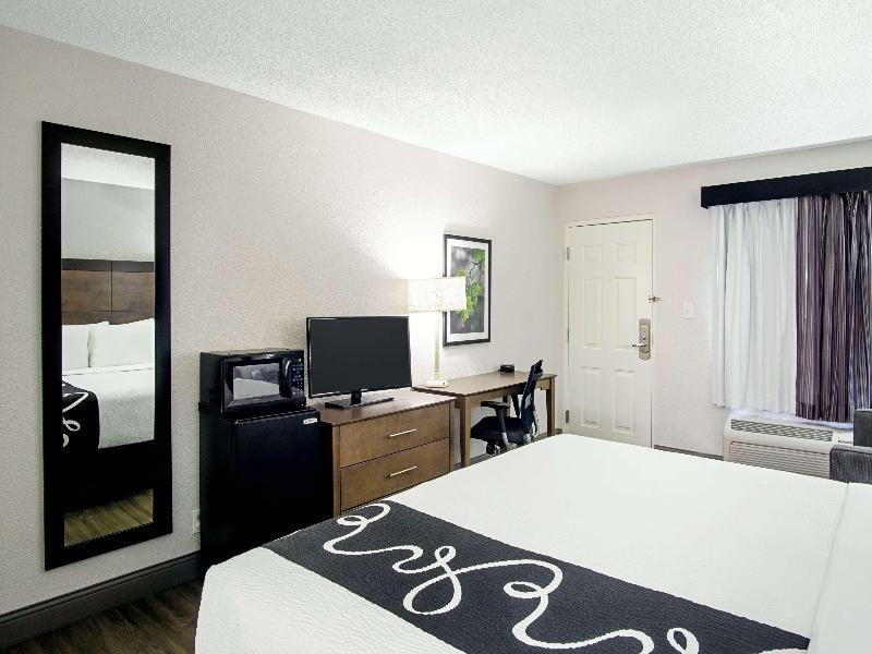 La Quinta Inn West Palm Turnpike image