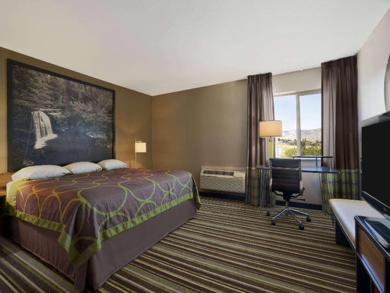 Super 8 by Wyndham Pocatello image