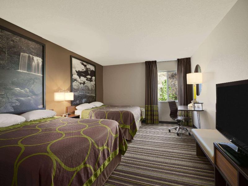 Super 8 by Wyndham Pocatello image