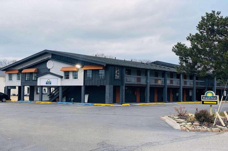 Days Inn By Wyndham Port Huron image