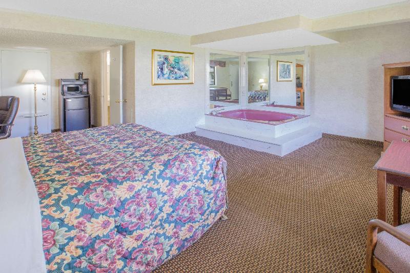 Days Inn By Wyndham Port Huron image