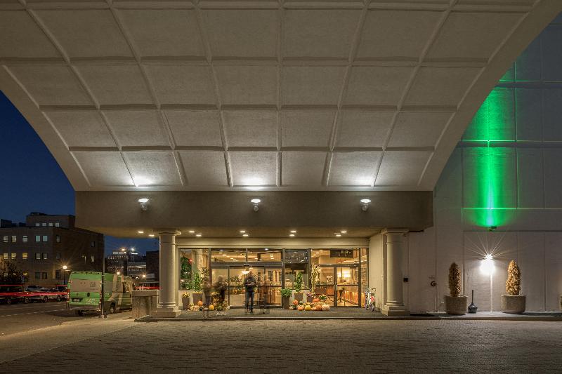 Holiday Inn Portland by the Bay