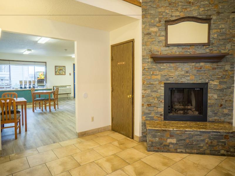 Sunnyside Inn and Suites image