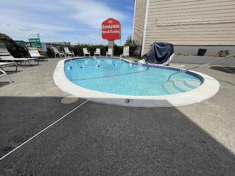 Sunnyside Inn and Suites image
