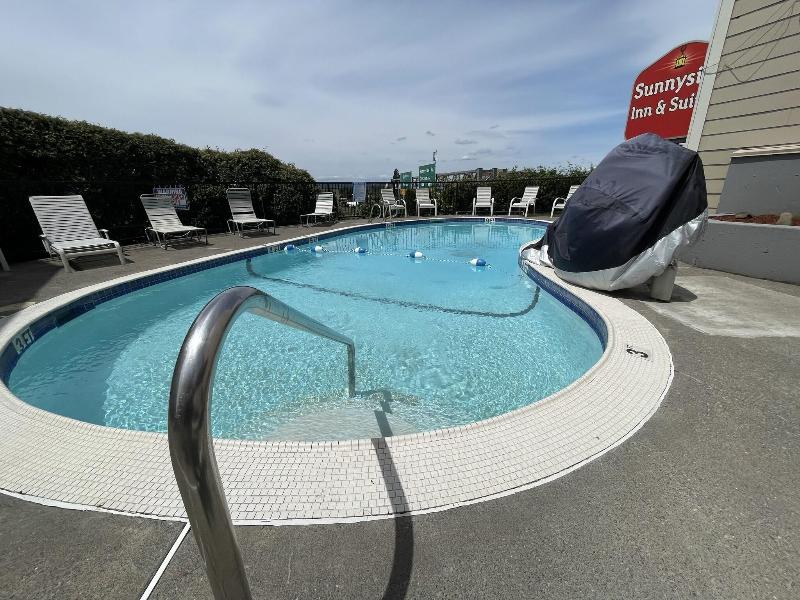 Sunnyside Inn and Suites image