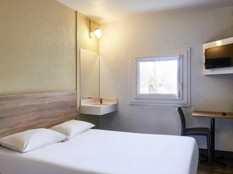 Hotel F1 Saint Denis Stade image