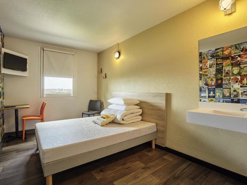Hotel F1 Saint Denis Stade image