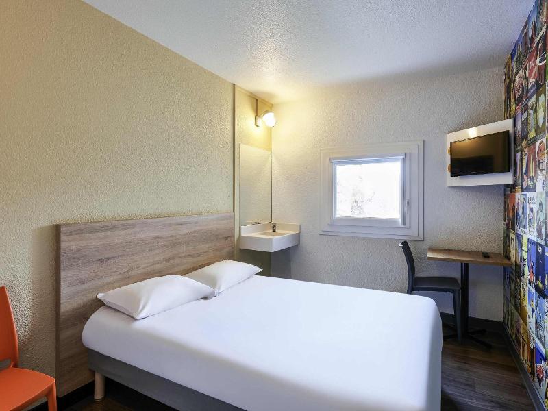 Hotel F1 Saint Denis Stade image