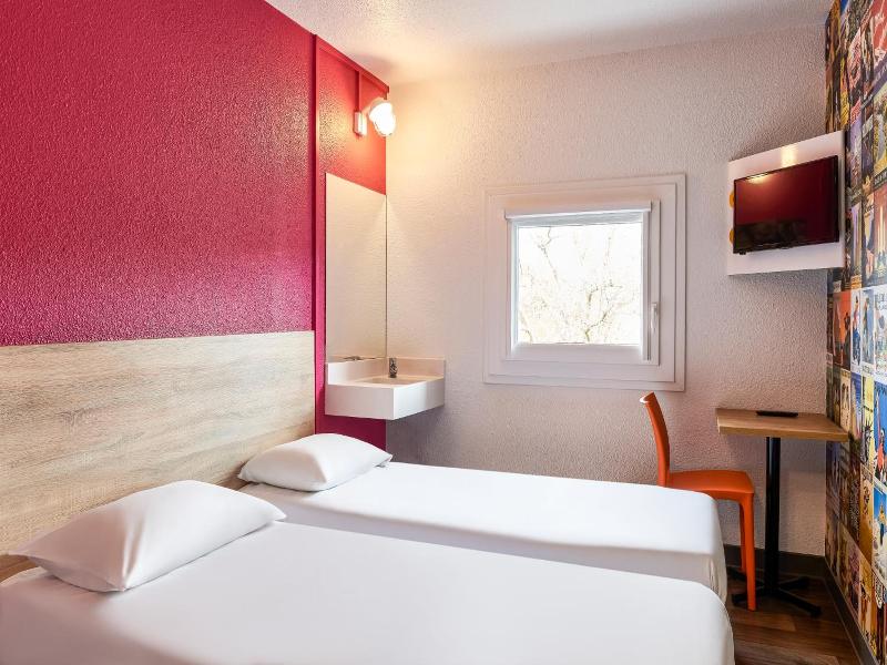 Hotel F1 Saint Denis Stade image