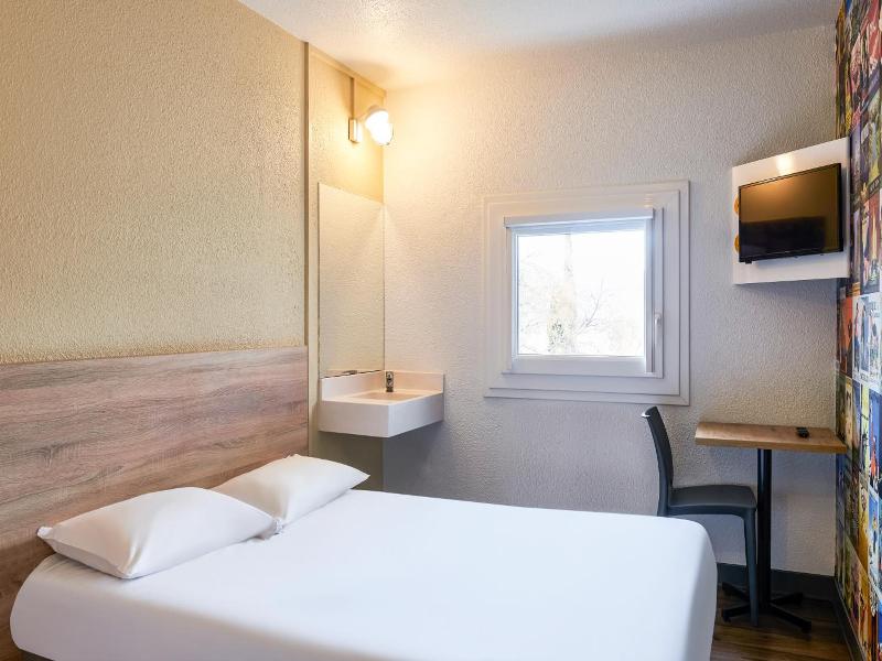 Hotel F1 Saint Denis Stade image