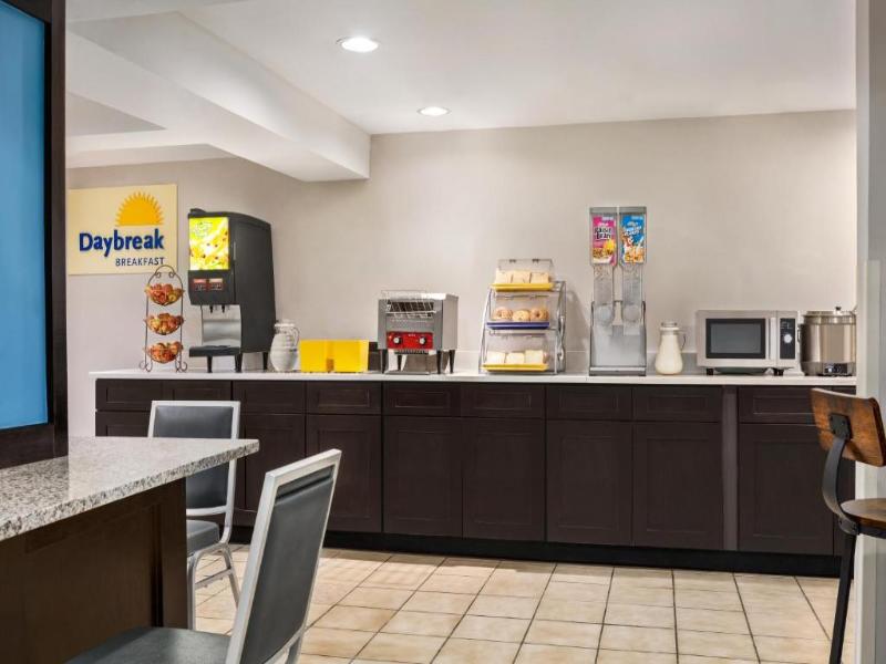 Days Inn by Wyndham Philadelphia Convention Center — restaurant