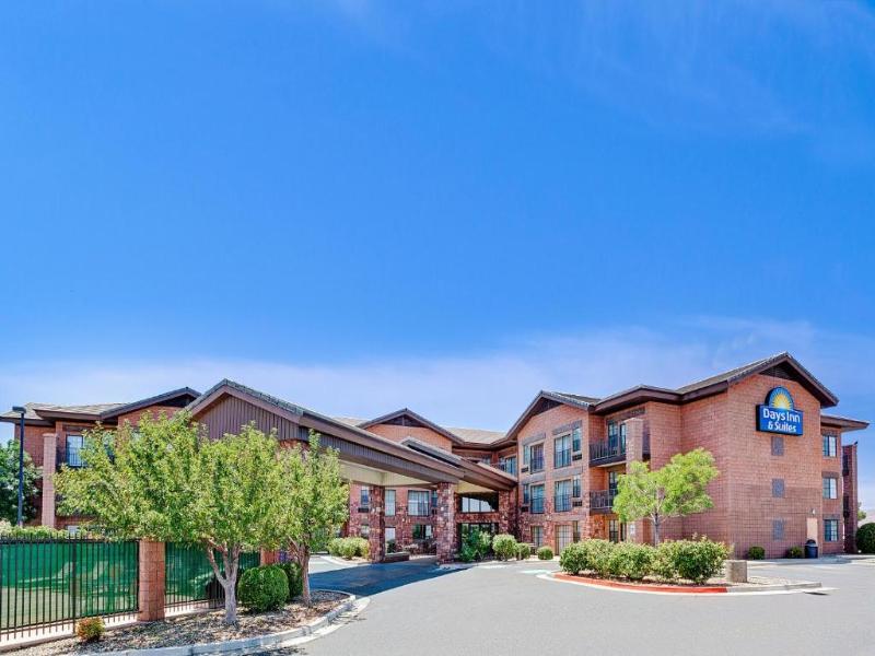 Days Inn & Suites by Wyndham Page Lake Powell — exterior view