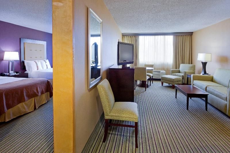 SUITE TWO DOUBLE BEDS