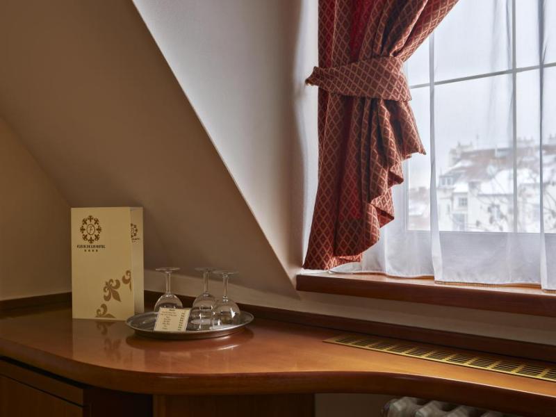 Fleur De Lis Hotel  image
