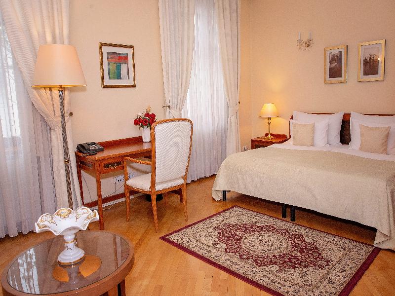 Fleur De Lis Hotel  image