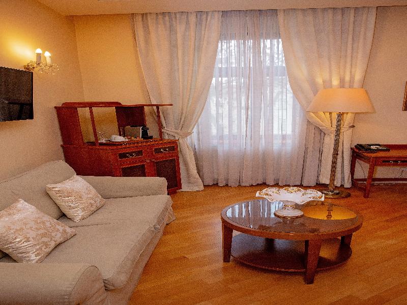Fleur De Lis Hotel  image