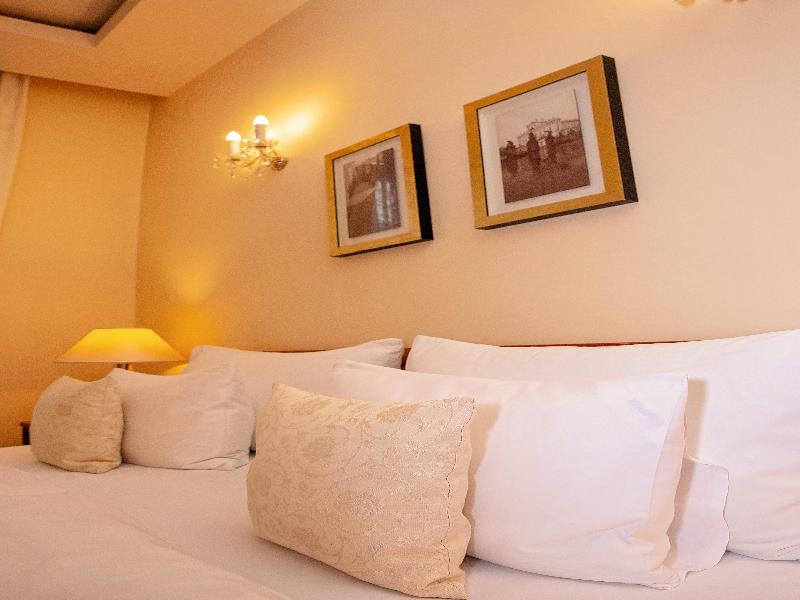 Fleur De Lis Hotel  image