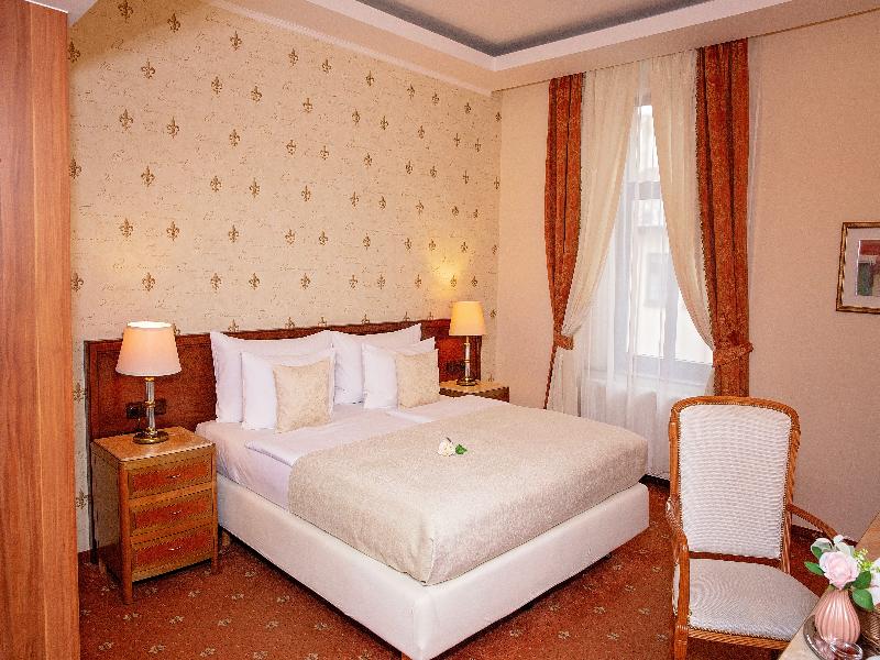 Fleur De Lis Hotel  image