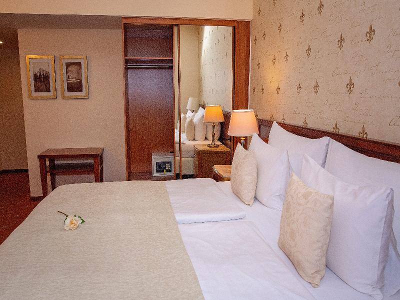 Fleur De Lis Hotel  image