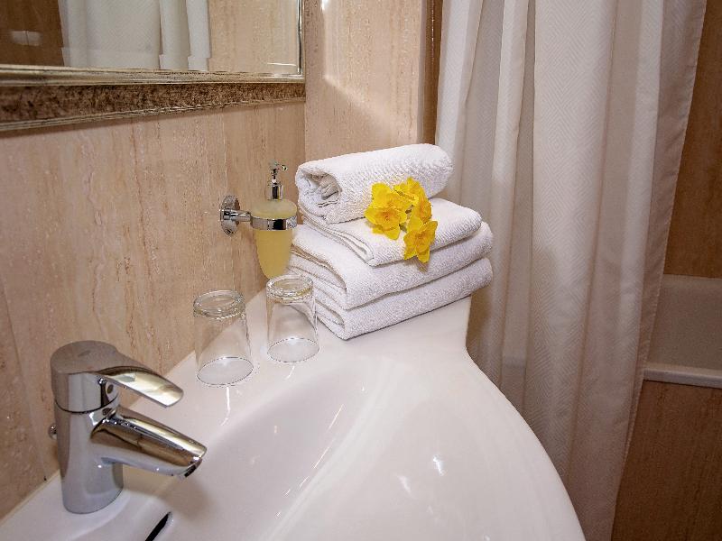 Fleur De Lis Hotel  image