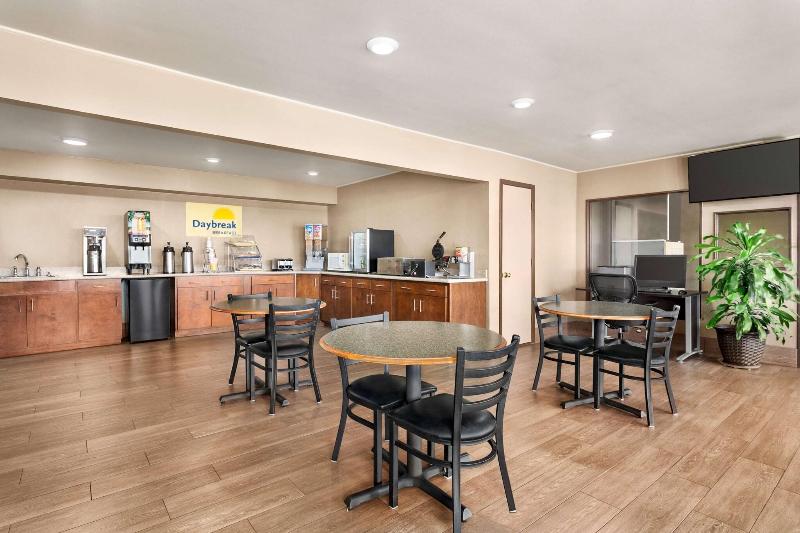 Days Inn by Wyndham Paris image