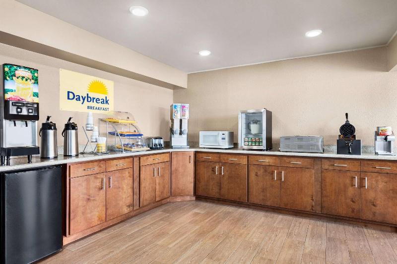 Days Inn by Wyndham Paris image