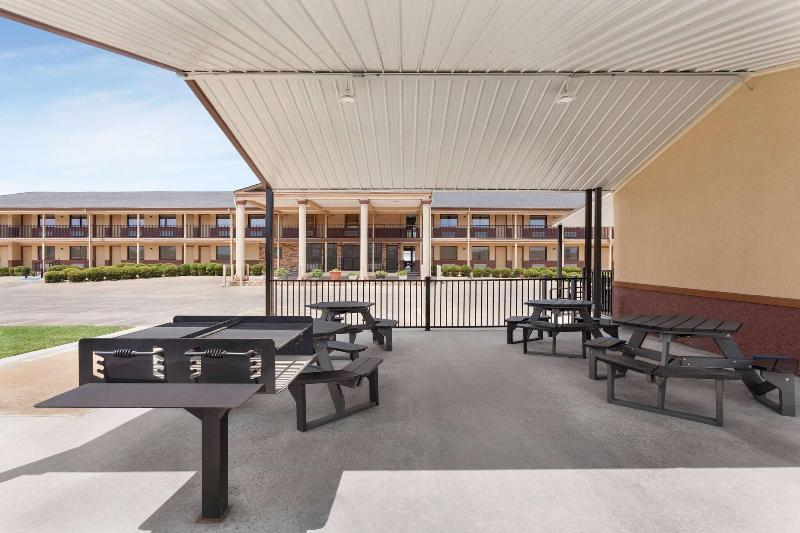 Days Inn by Wyndham Paris image