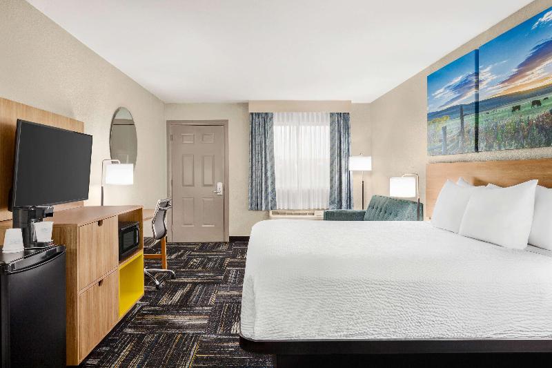 Days Inn by Wyndham Paris image