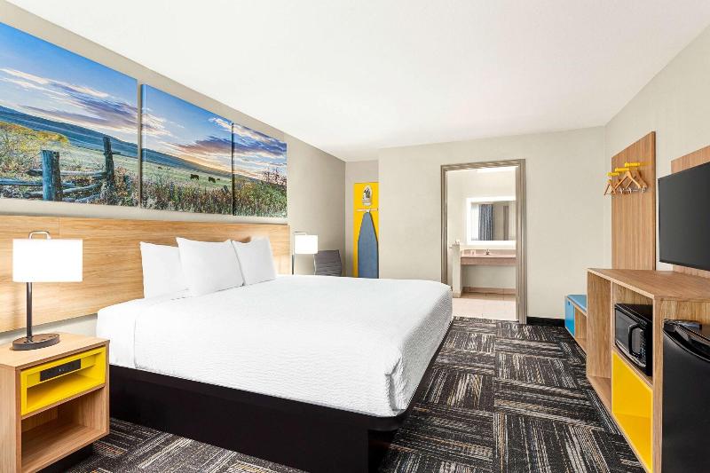 Days Inn by Wyndham Paris image
