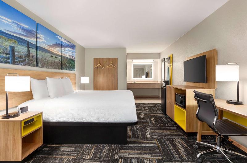 Days Inn by Wyndham Paris image
