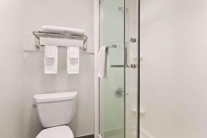 Days Inn by Wyndham Paris image