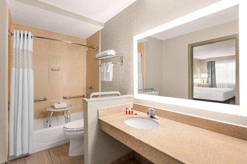 Days Inn by Wyndham Paris image