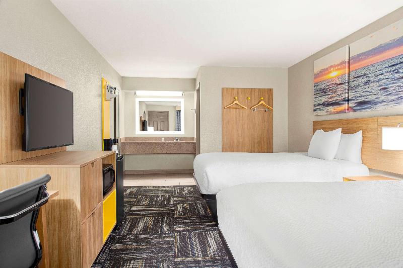Days Inn by Wyndham Paris image