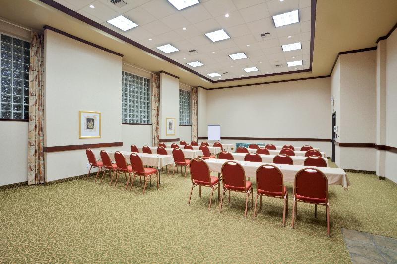 Holiday Inn Express Hotel & Suites Portland - Nort image