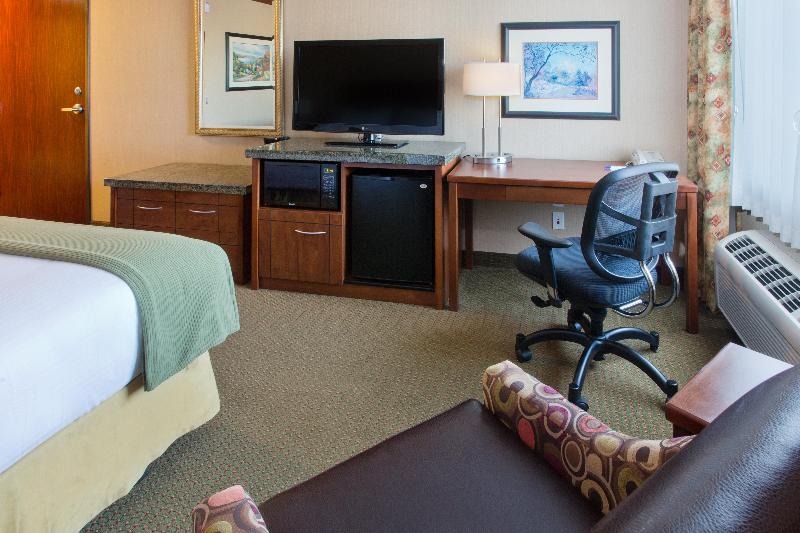 Holiday Inn Express Hotel & Suites Portland - Nort image