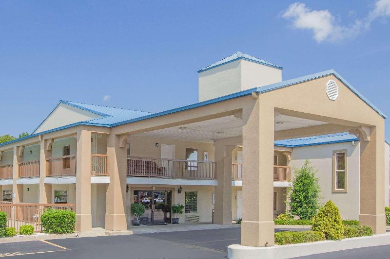 Days Inn & Suites By Wyndham Pine Bluff image