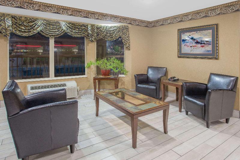 Days Inn & Suites By Wyndham Pine Bluff image