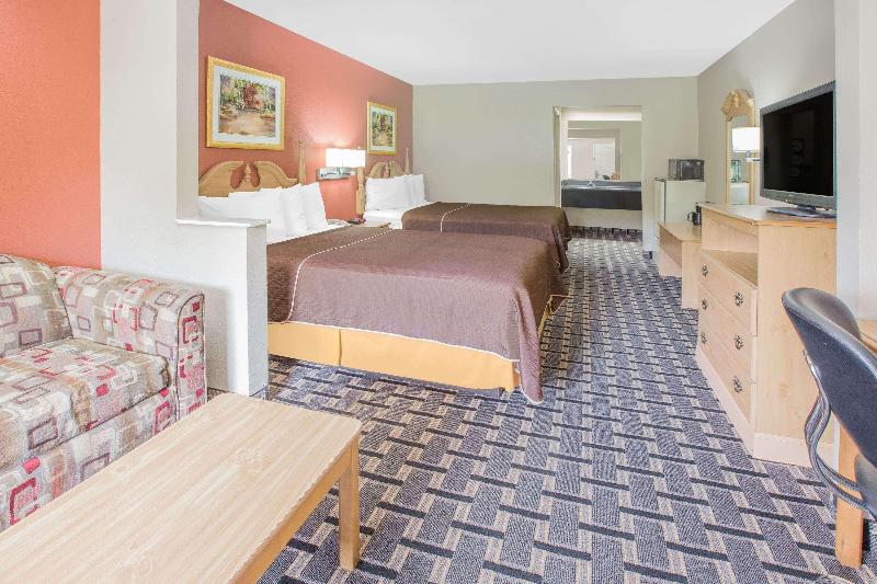 Days Inn & Suites By Wyndham Pine Bluff image