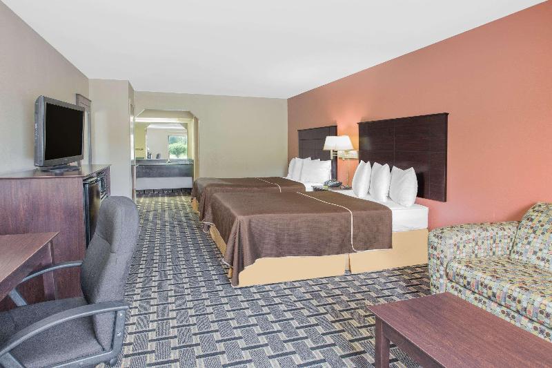 Days Inn & Suites By Wyndham Pine Bluff image