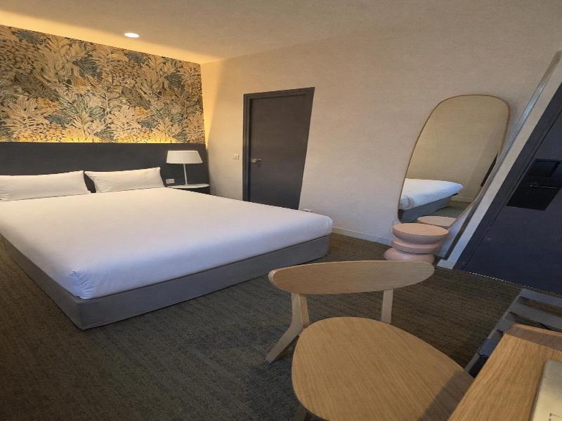 Acropolis Hotel Paris Boulogne image