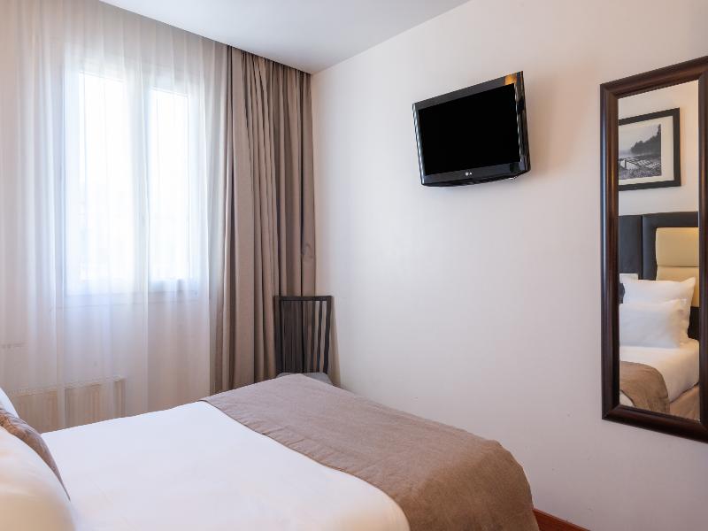 Hotel Cosmotel Marais Republique Paris 4