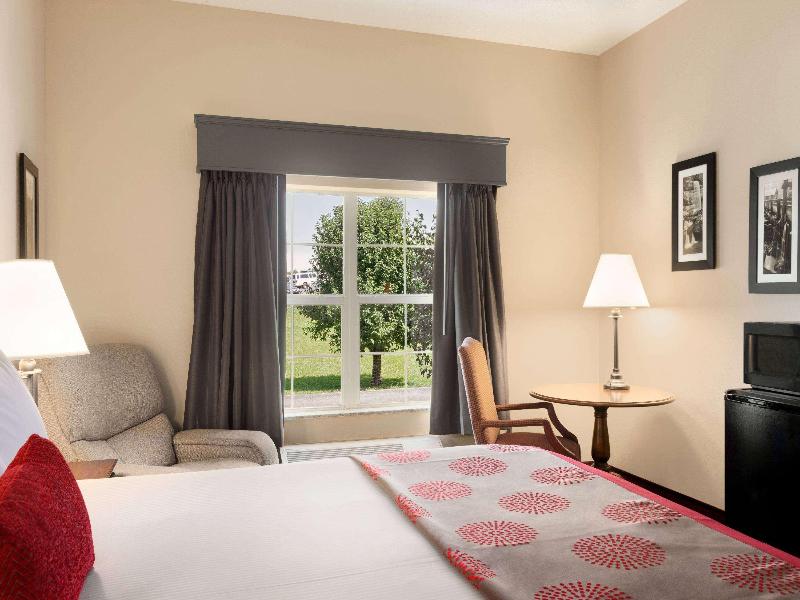 Ramada By Wyndham Pigeon Forge North image