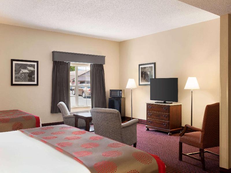 Ramada By Wyndham Pigeon Forge North image