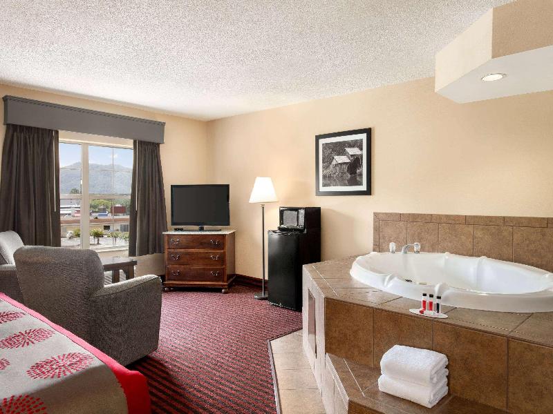 Ramada By Wyndham Pigeon Forge North image
