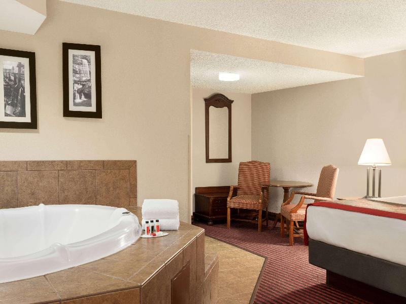 Ramada By Wyndham Pigeon Forge North image