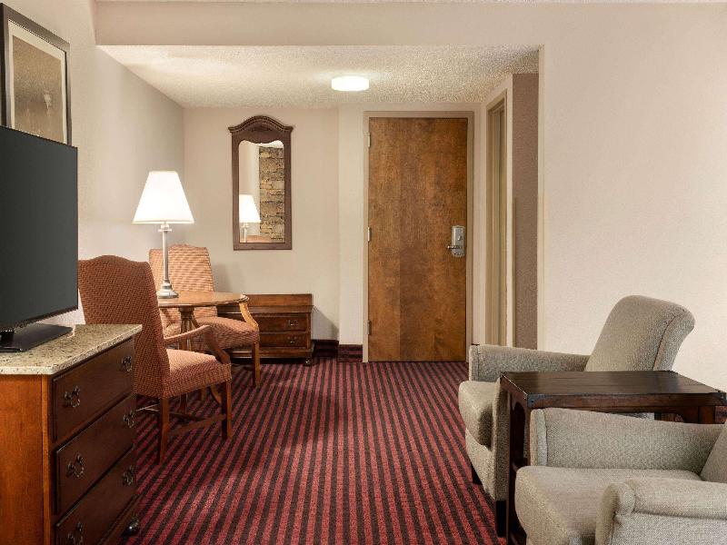 Ramada By Wyndham Pigeon Forge North image
